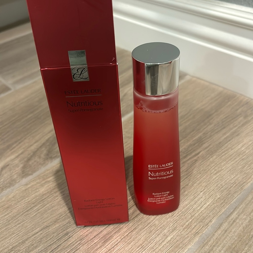 Estée Lauder Pomegranate Radiant Energy